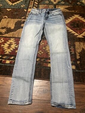Light Wash Straight Leg Jeans BKE